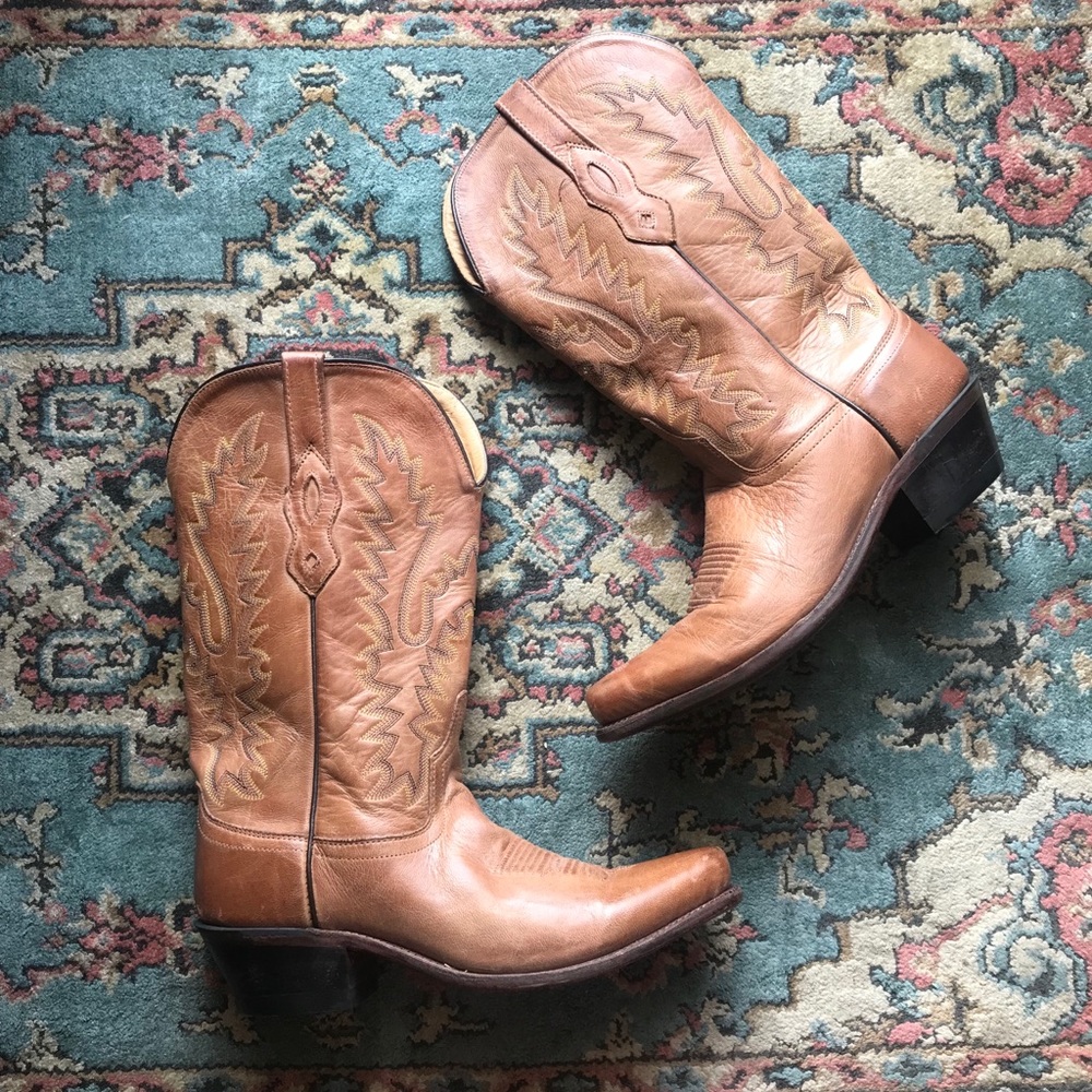 Tan cow girl boots